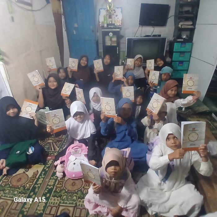 Penyaluran Wakaf Al-Qur’an Tulis – RQH Al-Fauzan